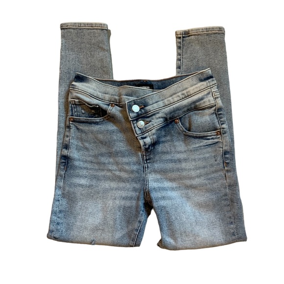 Express light wash crossover skinny jeans. Size 2. - Picture 2 of 9